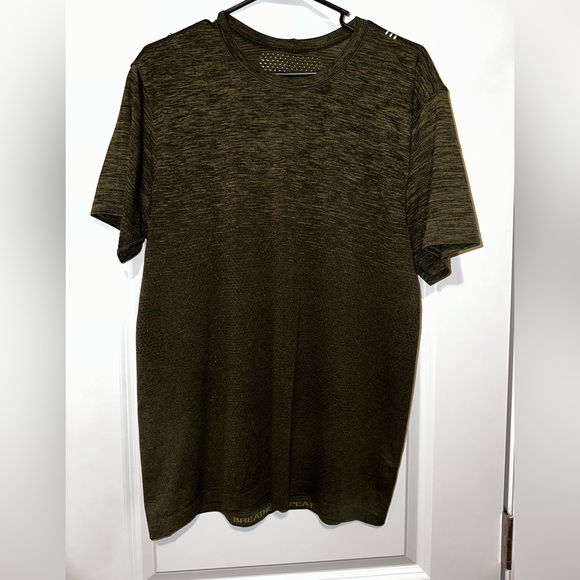 lululemon athletica Other - Lululemon Metal Vent Breathe Short Sleeve Size L